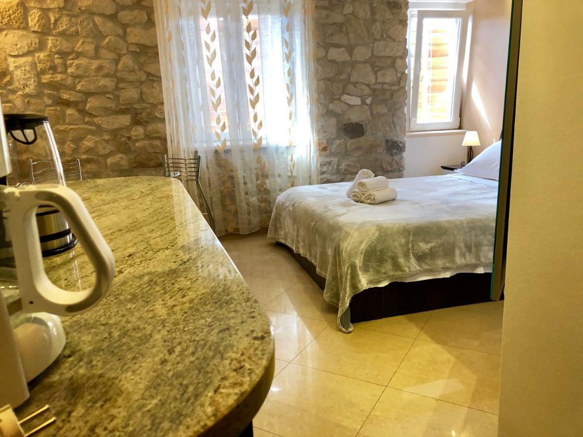 Apartments Feral Trogir Eksteriør bilde