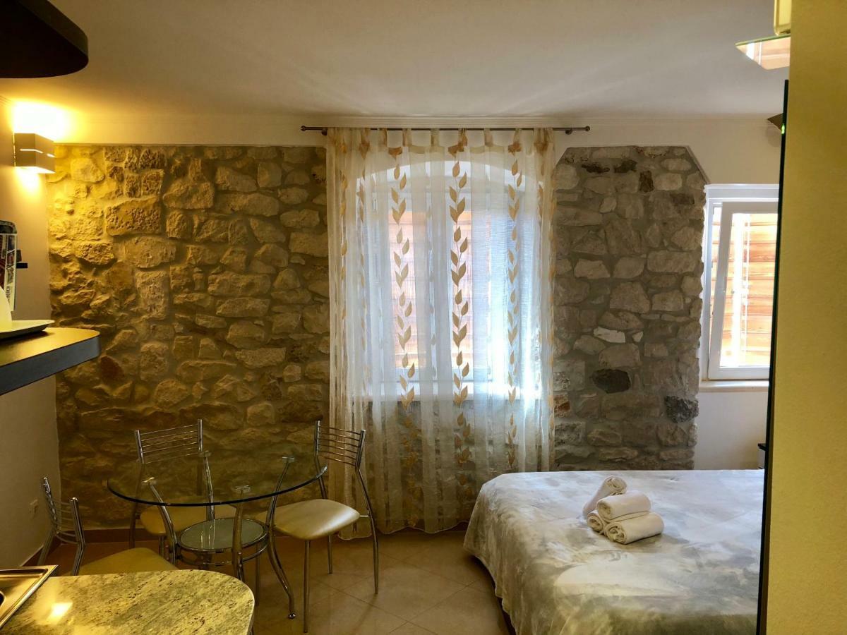 Apartments Feral Trogir Eksteriør bilde